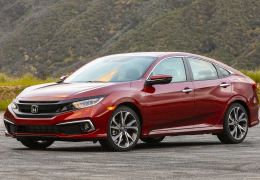 Honda mostra Civic renovado na versão Touring