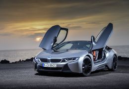 BMW coloca em pré-venda novos i8 Roadster e Coupé