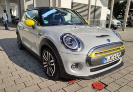 Mini apresenta Cooper SE elétrico e confirma lançamento no Brasil