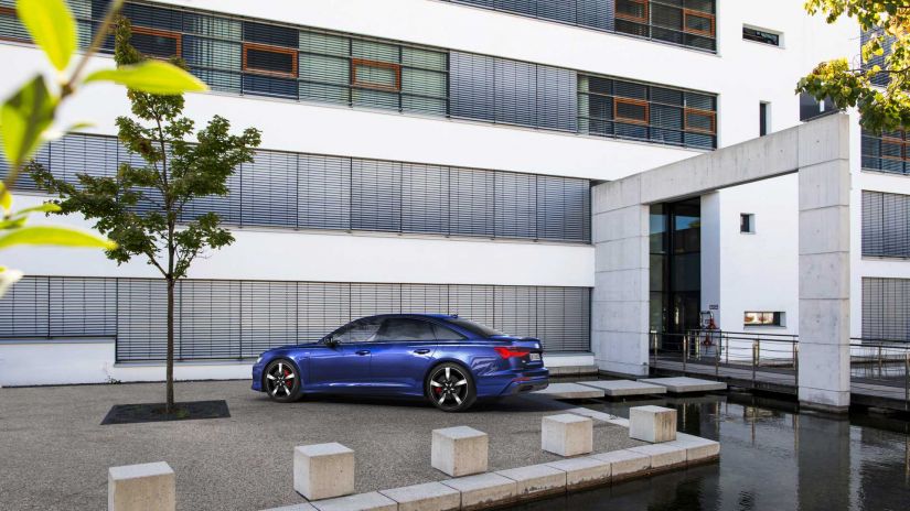 Audi anuncia versão híbrida plug-in do A6