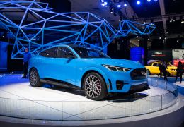 Ford divulga preço e data de lançamento do Mustang elétrico Mach-E