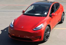 Tesla comemora marca de 1 milhão de carros elétricos fabricados