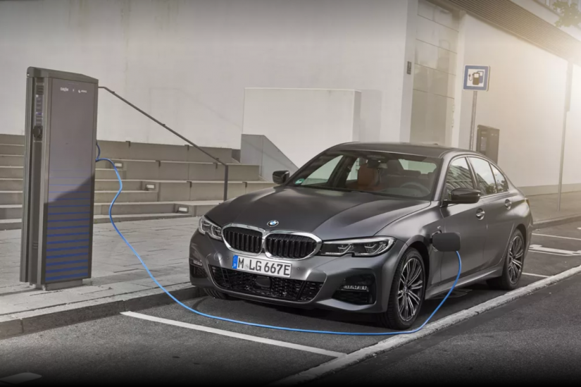 BMW lança novo Série 3 híbrido no Brasil