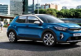 Kia Stonic recebe reestilização leve e uma versão híbrida