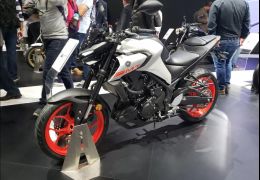 Yamaha apresenta nova moto MT-03 com visual renovado
