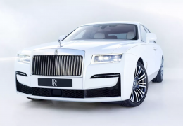 Rolls-Royce apresenta novo modelo Ghost com portas que abrem e fecham sozinhas