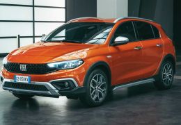 Novo Fiat Tipo estreia com visual diferente e novo motor turbo