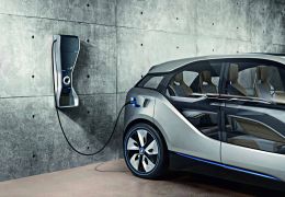 Carros elétricos devem ser mais baratos que os movidos a gasolina ainda nesta década