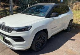 Novo Jeep Compass híbrido plug-in aparece em imagens no Brasil