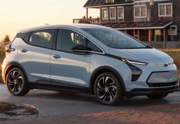 Carros elétricos são chamados para recall com risco de incêndio