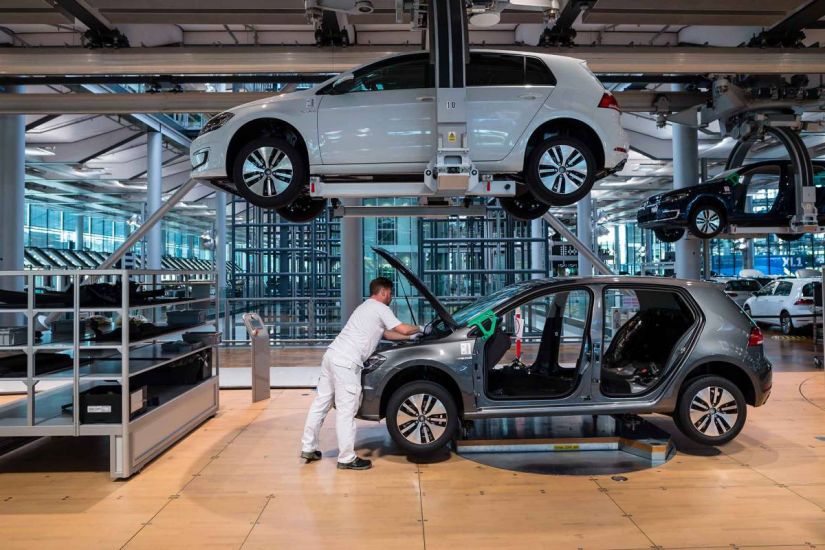 China anuncia corte de incentivos para carros elétricos