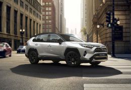 Toyota RAV4 ganha novo painel digital e nova multimídia