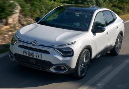 Novo Citroën C4 X chega com destaque para o espaço do porta-malas