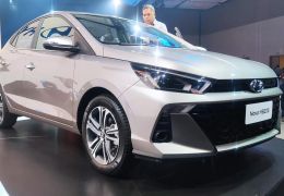 Hyundai HB20S 2023 terá novas lanternas e abertura do porta-malas por aproximação