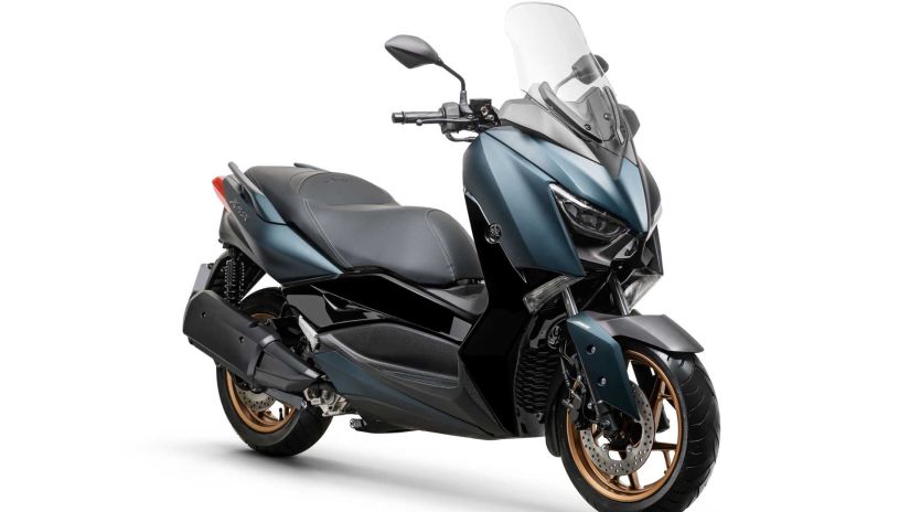 Yamaha lança no Brasil nova XMax ABS 2023