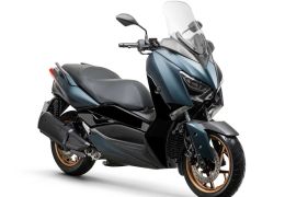 Yamaha lança no Brasil nova XMax ABS 2023