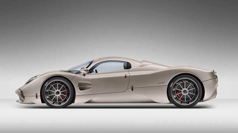 Pagani apresenta modelo Utopia com motor V12 de 864 cv