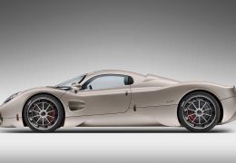 Pagani apresenta modelo Utopia com motor V12 de 864 cv