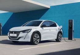 Peugeot 208 elétrico terá motor mais potente e maior autonomia