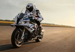 BMW S 1000 RR 2023 chega com 210 cv de potência
