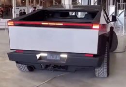 Tesla Cybertruck aparece em pré-produção