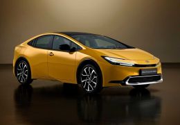 Novo Prius 2023 chega mais bonito e com painel solar