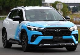 Toyota apresenta Corolla Cross com motor a combustão de hidrogênio