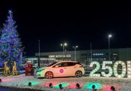 Nissan coloca Leaf para alimentar árvore de natal