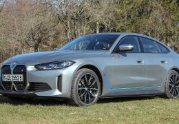 BMW i4 eDrive35 M Sport está disponível nas concessionárias brasileiras