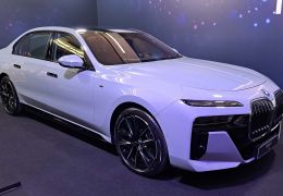 BMW lança novo sedã elétrico i7 com preço de R$ 1.28 milhão