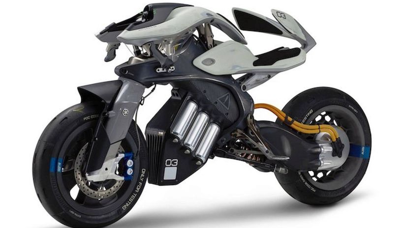 Yamaha apresenta moto inteligente que não cai