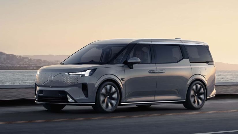 Volvo apresenta minivan com tela para videoconferências