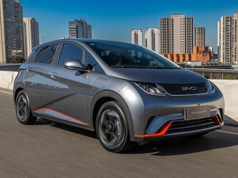 Brasil bate recorde e chega quase aos 94 mil carros elétricos vendidos em 2023
