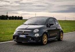 Abarth lança edição especial e limitada do 500 celebrando 75 anos