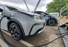 Vendas de carros elétricos crescem 143% em fevereiro no Brasil