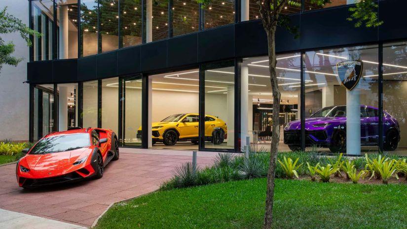 Lamborghini lança novo Huracán Sterrato no Brasil