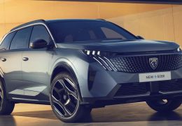 Peugeot 5008 ganha 3ª direção com motorização híbrida e elétrica