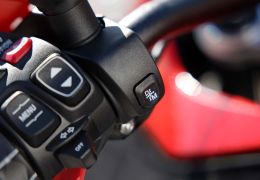BMW apresenta sistema de embreagem automática para motos