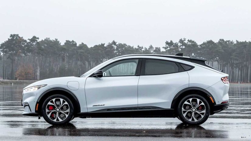 Ford desiste de meta de vender apenas carros elétricos até 2030 na Europa