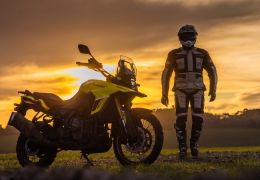 Novas motos V-Strom 800 DE e GSX-8S chegam ao Brasil