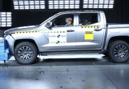 Mitsubishi Triton 2026 recebe nota máxima em teste de segurança
