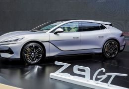 BYD registra dois modelos de carros da Denza para o Brasil