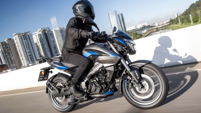 Bajaj lança versões 2026 das Dominar 160 e 200