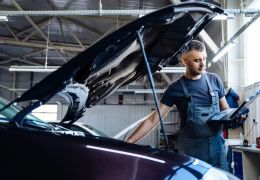 Brasil ganha padrão técnico para manutenção de carros elétricos e híbridos