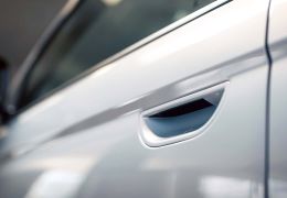 China estuda proibir maçanetas retráteis nos carros