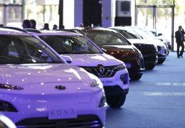Carros elétricos e híbridos em 2026: tendências, preços e impacto no mercado brasileiro