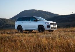 Jeep lança novo Commander 2027 com sistema híbrido e amplia linha eletrificada