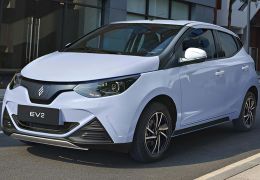 Carro elétrico chinês chega ao Brasil por cerca de R$ 70 mil e se torna o mais barato do país