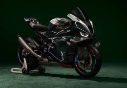 BMW M 1000 RR ganha nova versão especial e limitada