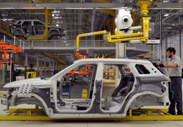 Land Rover anuncia paralisação da produção brasileira em julho